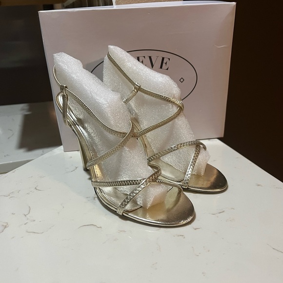 Shoes - STEVEN MADDEN Daphny Gold Metallic Heels Size 8.5
